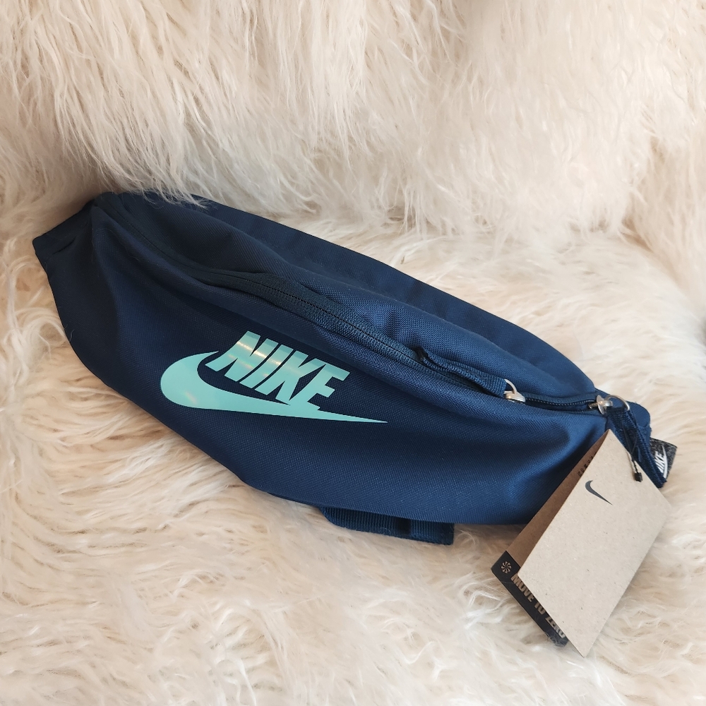BNWT Nike Heritage Fanny Pack - 460